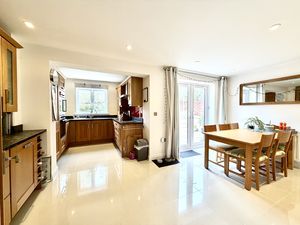 Dining Kitchen- click for photo gallery